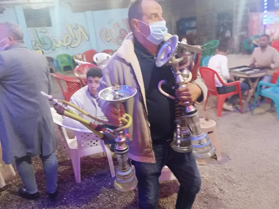 مجلس مدينة الصف يشن حملة موسعة على المقاهي بقرية الجزيرة الشقراء لمصادرة الشيش