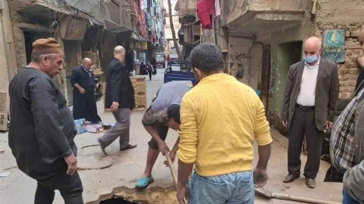 بالصور.. هبوط أرضي بشارع حسن الوكيل بشبرا الخيمة