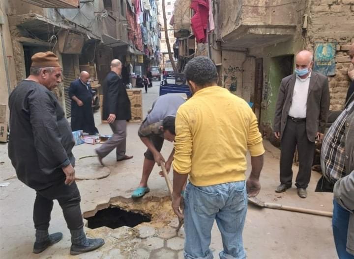 بالصور.. هبوط أرضي بشارع حسن الوكيل بشبرا الخيمة