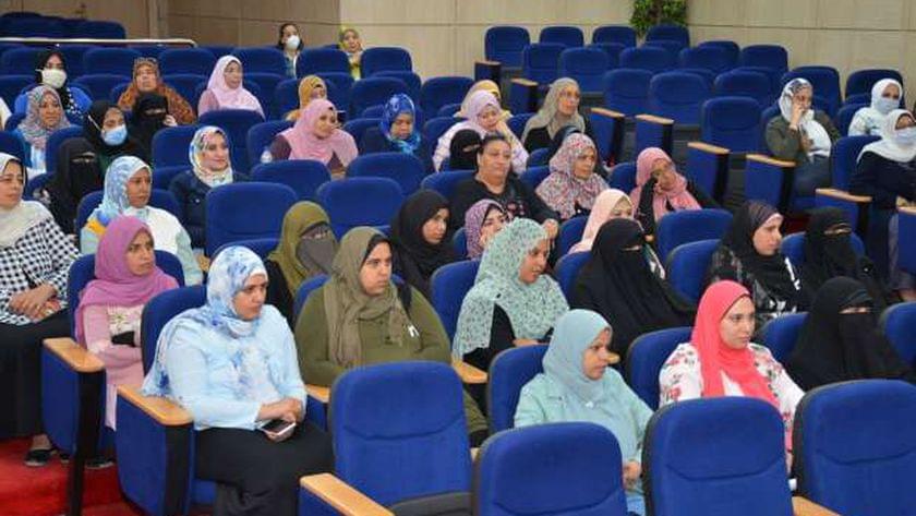 مصادر: 5 أيام إجازة في الأسبوع للموظفات بالحكومة