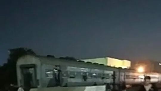 السيطرة على حريق محدود أسفل عجلات قطار 164 بالعياط