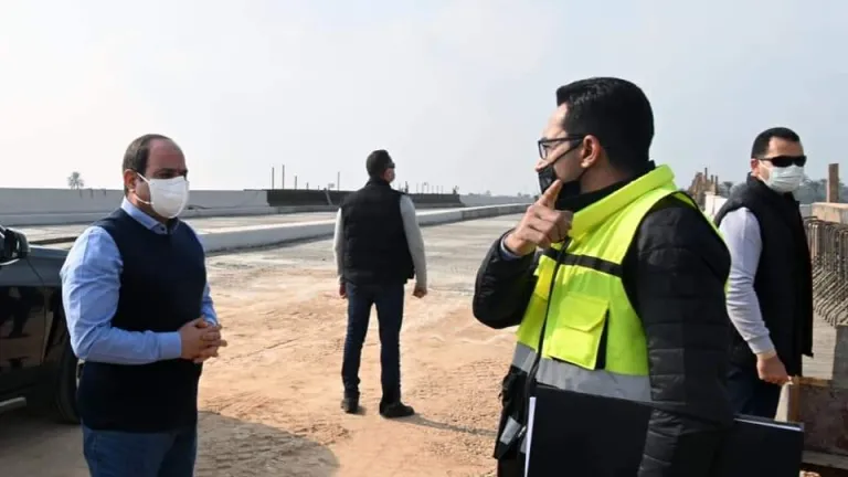 الرئيس السيسى يتفقد اليوم الجمعة الطريق الدائري الاوسطي .. يحاور العاملين