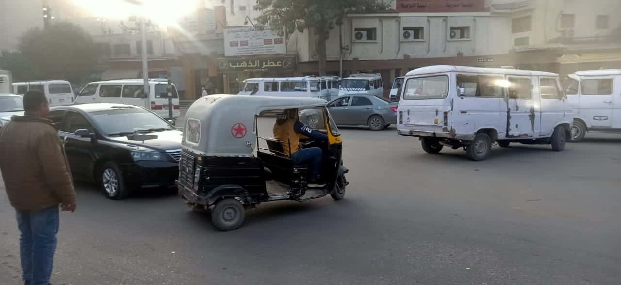 لسيرهم عكس الاتجاه .. مصادرة 8 تكاتك خلال حملة مكبرة بحى جنوب الجيزة