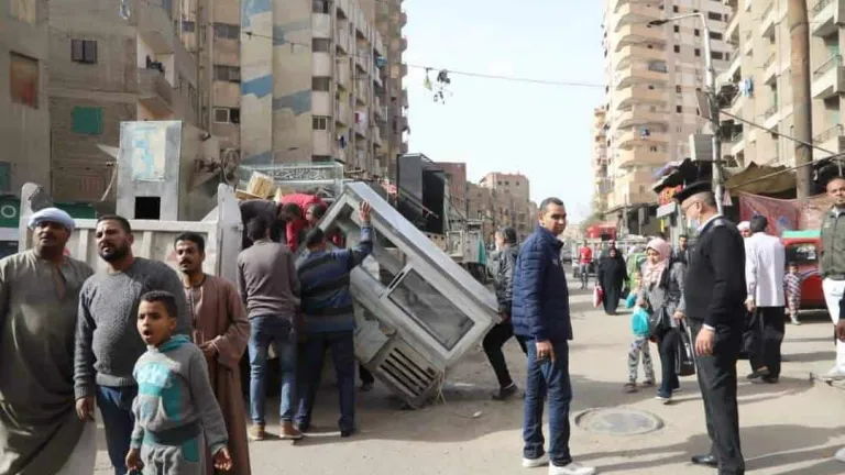 محافظ الجيزة .. تشميع وغلق 30 منشأة تجارية ومقهى لعدم الالتزام بمواعيد الغلق وتقديم الشيشة ببولاق وجنوب واوسيم والحوامدية والوراق