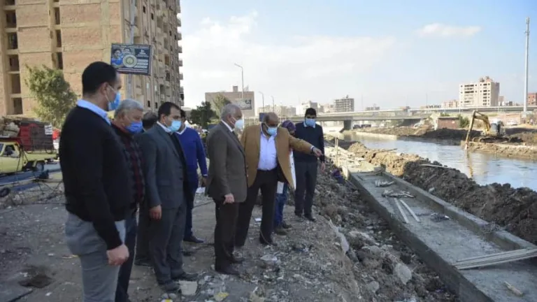 محافظ الجيزة يتفقد أعمال انشاء الكوبرى الرابط بين محور السادات والمنصورية .. يتابع نسب إزالة العقارات المتعارضه مع مسار المحور بشارع الاربعين