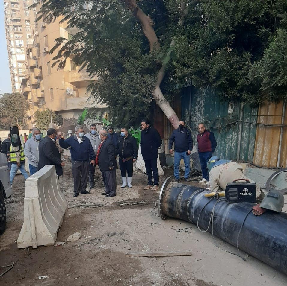 رئيس الشركة القابضة يتابع أعمال الإصلاح لخط مياه الشرب بالزمالك 2 رئيس الشركة القابضة يتابع أعمال الإصلاح لخط مياه الشرب بالزمالك