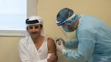 أمير قطر يعلن تلقيه لقاحا ضد كورونا