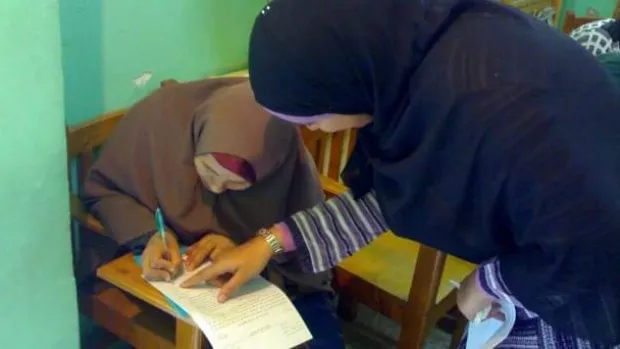 خبراء هيئة تعليم الكبار: الفقر والبطالة أهم أسباب تسرب الدارسين من فصول محو الأمية