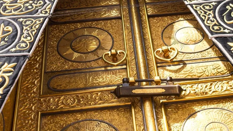 وفاة أول مصمم لباب الكعبة من الذهب الخالص .. إعرف من هو وكيف وقع الاختيار  عليه ولماذا أُلغى تصميمه فى المانيا؟
