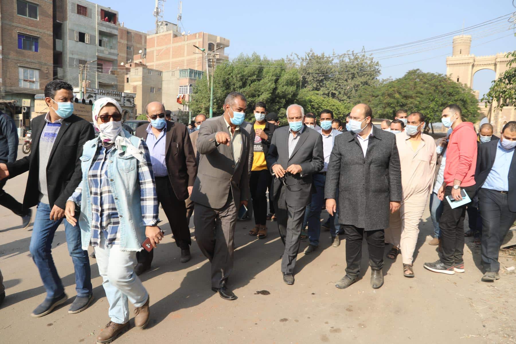 بعد تطويرها .. محافظ الجيزة يتفقد حديقة النيل بمنشأة القناطر