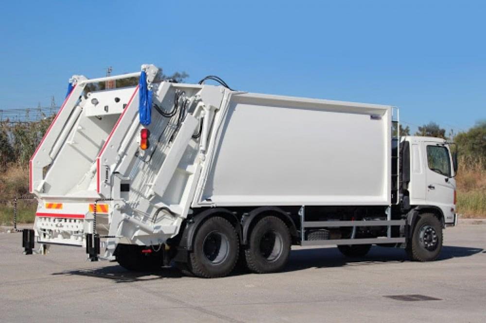 مصرع فرارجى إثر سقوط مكبس النظافة عليه التابع للوحدة المحلية بدهشور فى البدرشين