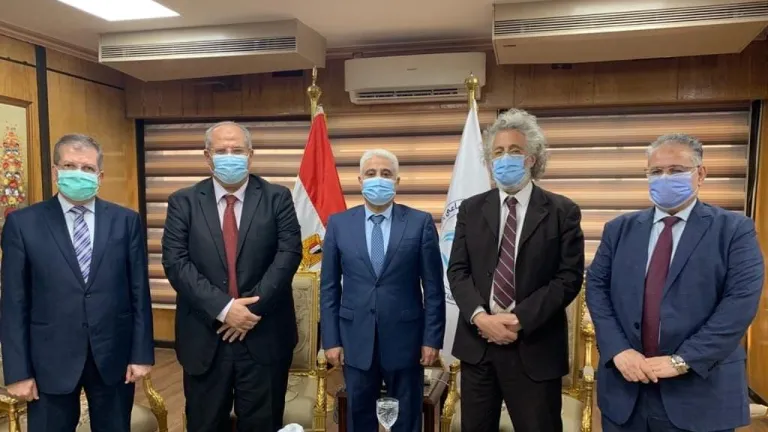 الاتفاق على صرف معاش شهيد للأطباء شهداء كورونا .. 6 آلاف جنيه