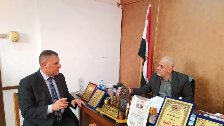 فى حوار خاص لـ "حواديت أون لاين" مدير التعليم الفنى بالجيزة يكشف كواليس فساد المدرسة التجارية بالحوامدية .. إنشاء أول مدرسة متخصصه فى مجال المياه .. المدارس التطبيقية هى طوق النجاة للنهوض بالصناعة المصرية .. ربط التعليم الصناعى بالحياة العملية.. السيسى عاوز مصر تكون مثل المانيا فى التعليم الفنى .. يدلى بأخبارة ساره للجمهور
