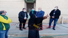 مريضة تستوقف نائب محافظ الجيزة خلال زيارته لمستشفى زايد المركزى .. والسبب!!