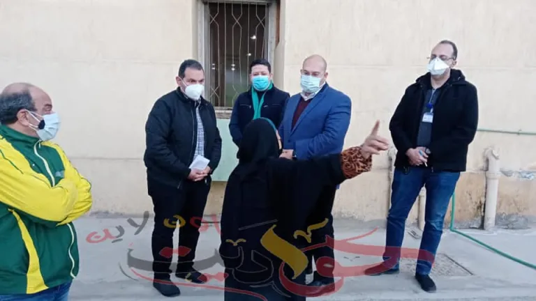 مريضة تستوقف نائب محافظ الجيزة خلال زيارته لمستشفى زايد المركزى .. والسبب!!