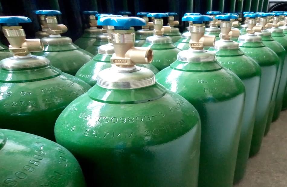 مسئولو الشركات المنتجة للأكسجين يتعهدون بطرح كميات إضافية لمواجهة احتياجات المستشفيات