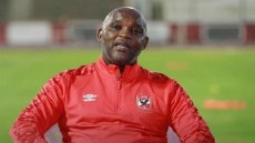 موسيماني يعقد محاضرة مع لاعبي الأهلي قبل المران