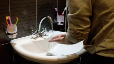 إحذروا فرشاة الأسنان تنقل عدوى فيروس كورونا