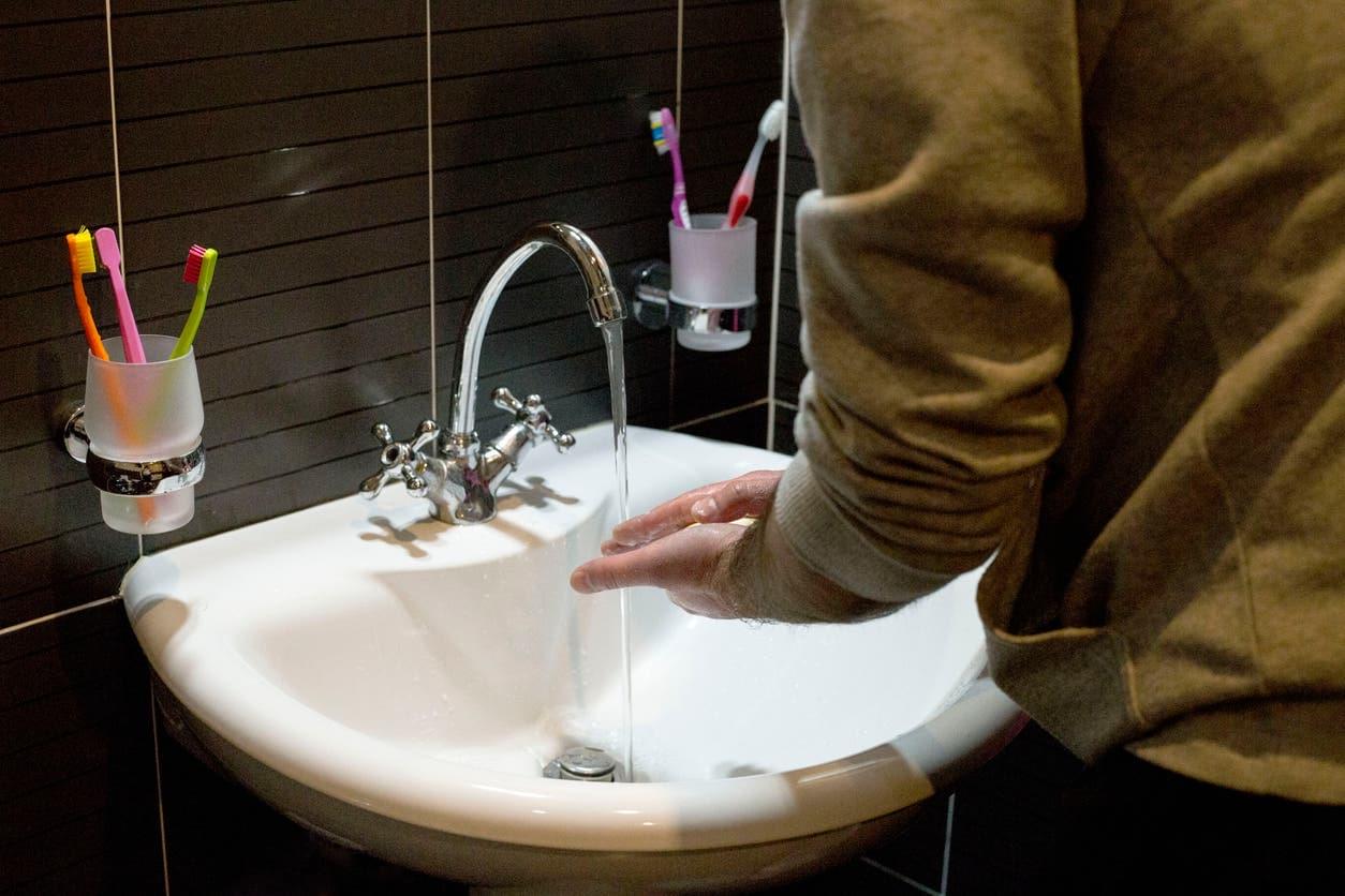 إحذروا فرشاة الأسنان تنقل عدوى فيروس كورونا