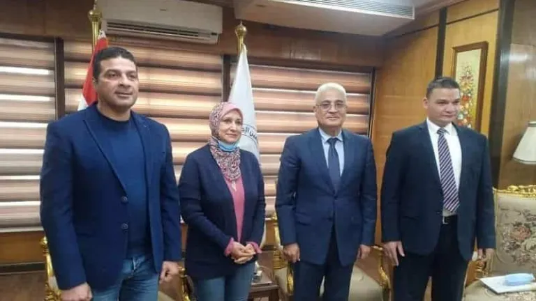 نقيب عام تمريض مصر: إصابة كورونا للعاملين بالمنشآت الصحية إصابة عمل
