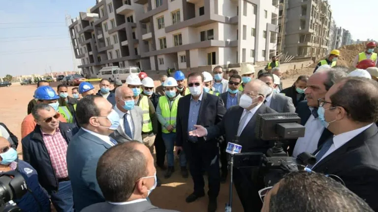 الخشت يتفقد مشروع إسكان أعضاء هيئة التدريس والعاملين بـ 6 أكتوبر
