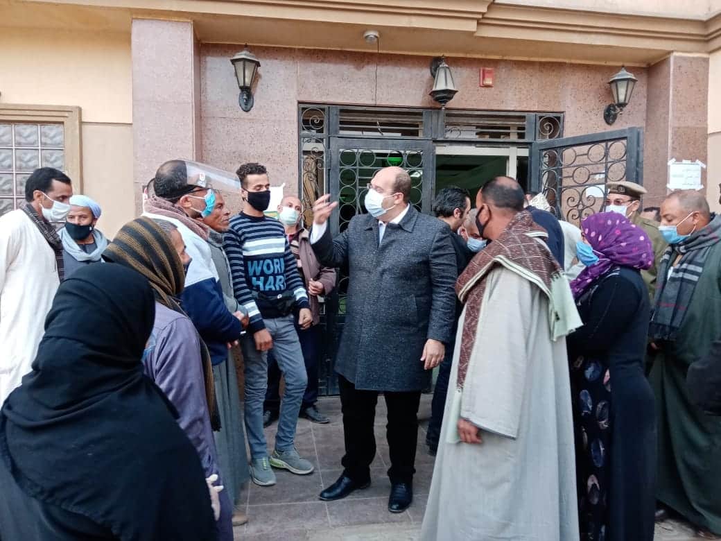 بعد أن أصبحت عزل .. الشهابى يتفقد مستشفى العياط المركزى