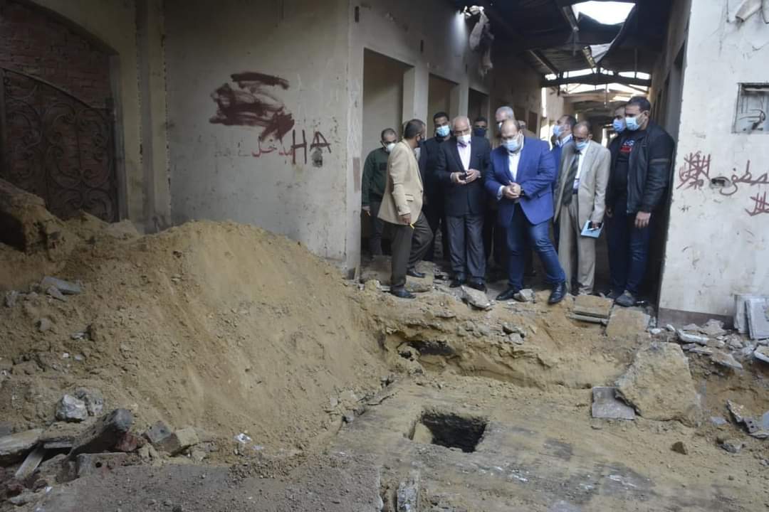 خلال جولته بالبدرشين .. راشد يتفقد أعمال تطهير مصرف الرشاح بالطرفاية بعد غرق القرية بالمياه .. يوجه بتطهير وصيانة مصرف سقارة بالتوازى .. تعرف على تفاصيل الجولة