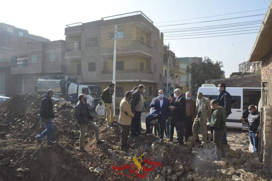 خلال جولته بالبدرشين .. راشد يتفقد أعمال تطهير مصرف الرشاح بالطرفاية بعد غرق القرية بالمياه .. يوجه بتطهير وصيانة مصرف سقارة بالتوازى .. تعرف على تفاصيل الجولة