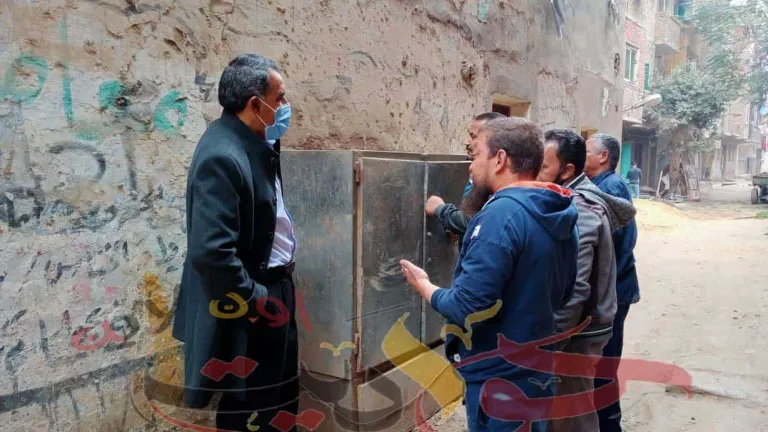 استجابة سريعة لـ "حواديت أون لاين" .. تغطية صندوق الكهرباء بمنطقة أبو جبر فى الحوامدية (صور)