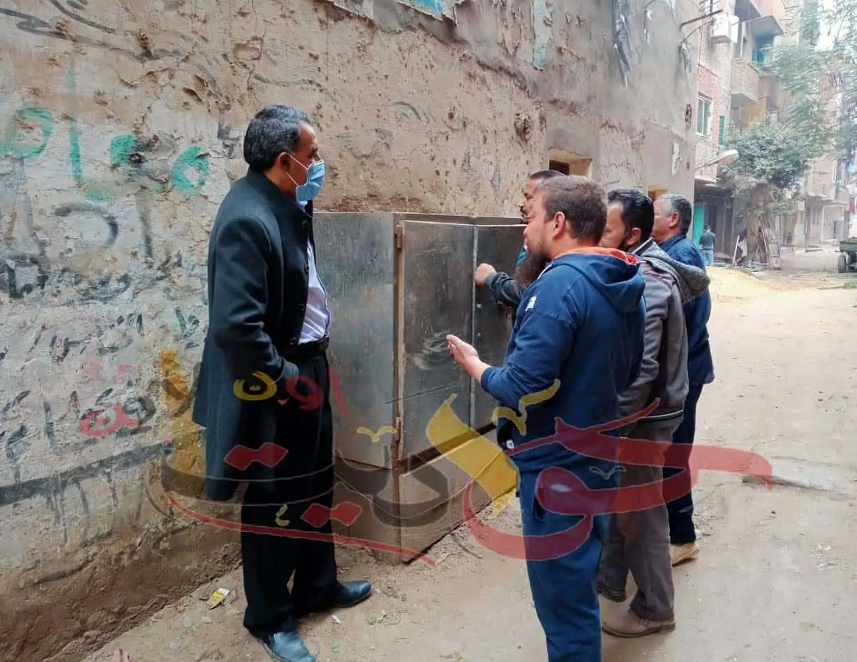 استجابة سريعة لـ "حواديت أون لاين" .. تغطية صندوق الكهرباء بمنطقة أبو جبر فى الحوامدية (صور)