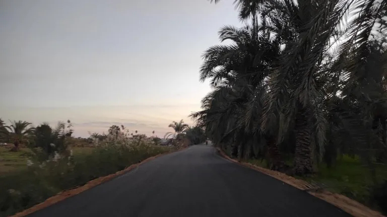 محافظ الجيزة :  بتكلفة ٧.٥ مليون جنيه رصف هذه الطرق بالواحات البحرية