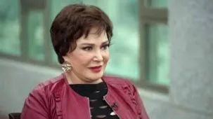 بعد حديثها عن أحضان عادل إمام.. تعرف على اسم لبلبة وعمرها الحقيقي