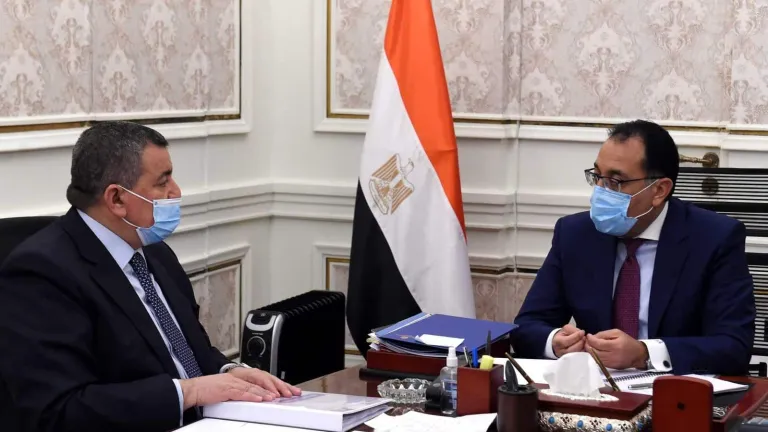 لهذه الأسباب .. رئيس الوزراء يجتمع بوزير الإعلام