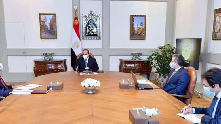لاستعادة الرونق التاريخي للمواقع الأثرية .. السيسى يوجه بمواصلة مشروعات الدولة لإبراز ما تذخر به مصر من إرث ثقافي وحضاري عبر العصور