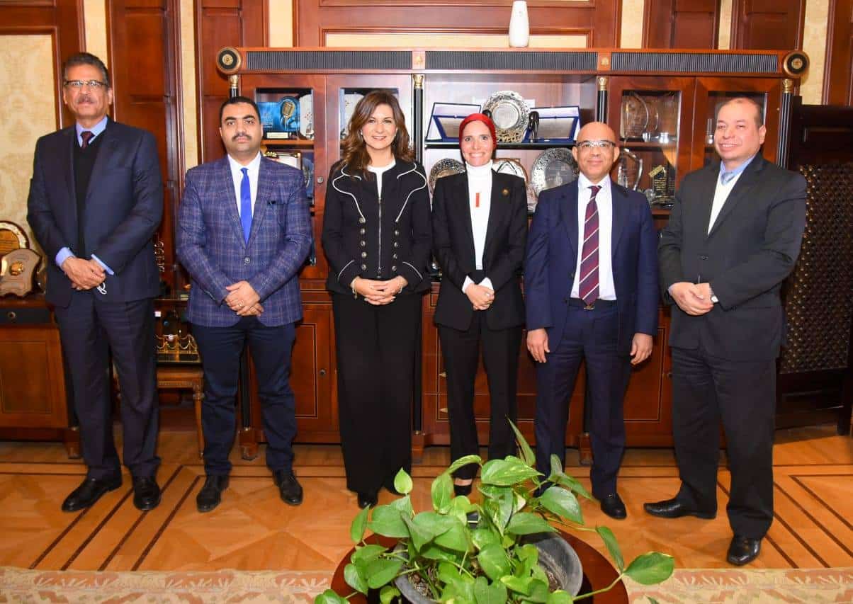 بمشاركة النواب .. غرفة عمليات الهجرة تعقد اجتماعا لحل أزمة العالقين بالخارج