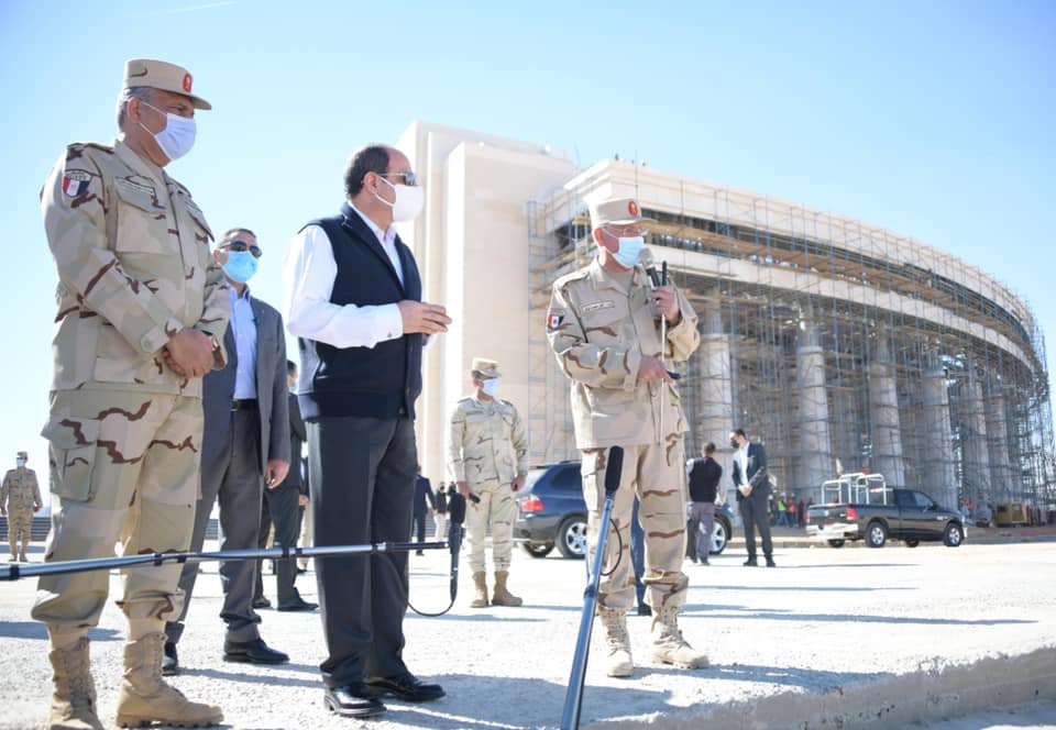 خلال جولته بالعاصمة الادارية الجديدة .. السيسى يوجه بالالتزام بضوابط معايير الانشاء الهندسية