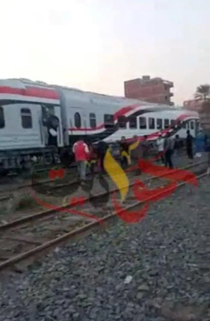 شاهد بالفيديو .. مسئولوا السكة الحديد يشرفون على اصلاح قطار الصعيد عقب نشوب حريق محدود به فى الحوامدية