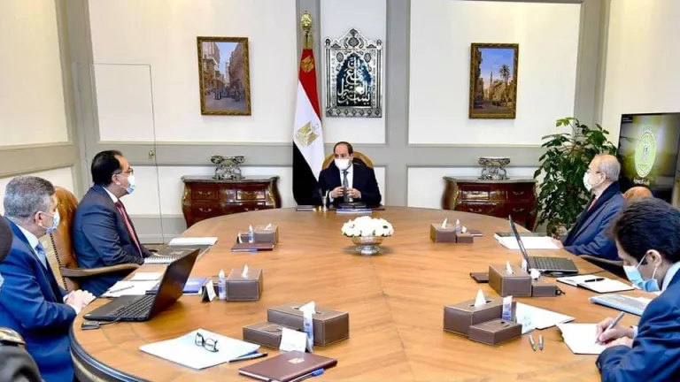 الرئيس السيسى يعطى عدة توجيهات هامه لرئيسى قناة السويس والهيئة العامة للمنطقة الاقتصادية بالقناة .. تعرف عليهم
