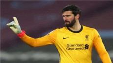 قبل دقائق من مواجهة «برايتون».. استبعاد حارس ليفربول