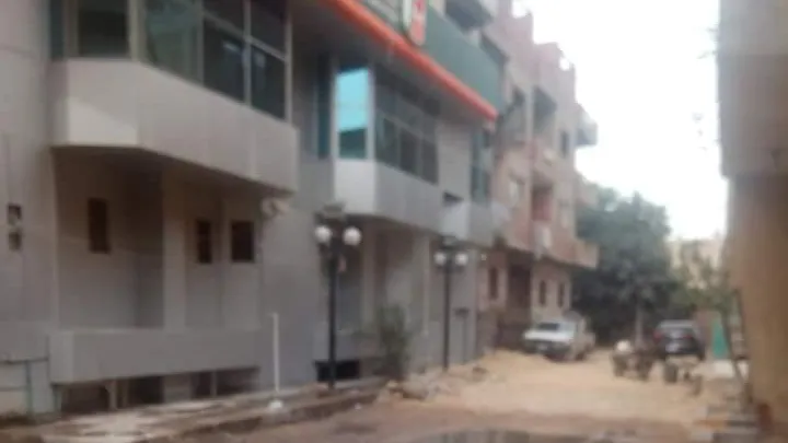 بالفيديو..مجلس مدينة الصف يحل مشكلة غرق شارع البنك الأهلي بمياه الصرف الصحي والأهالي تشكر المسئولين على سرعة الإستجابة