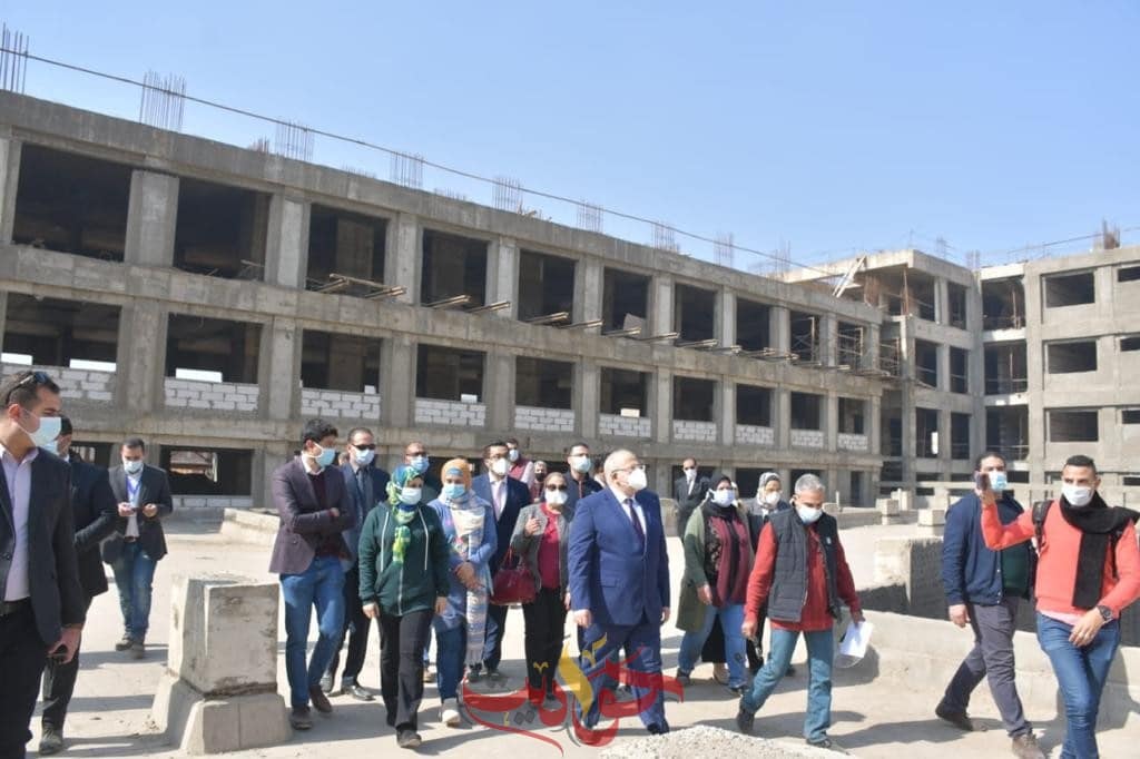 جولة تفقدية لرئيس جامعة القاهرة بمستشفى ثابت ثابت للأمراض الباطنية والمتوطنة