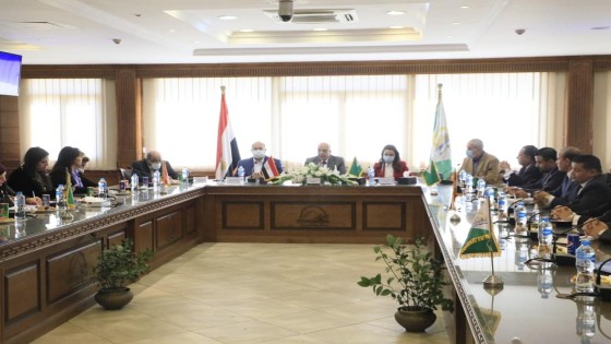 خلال لقائه بأعضاء البرلمان الجدد .. محافظ الجيزة يتسعرض بعض الملفات الهامة بجميع القطاعات .. ضخ 14 مليار جنيه لمشاريع مياه الشرب والصرف الصحي والرصف والطرق