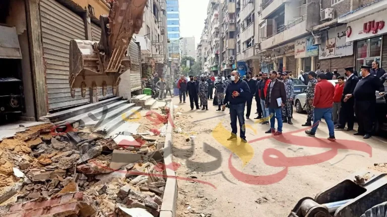 تحت غطاء أمنى مشدد .. رئيس حى الدقى يقود حملة مكبرة لإزالة كافة التعديات بشارع سليمان جوهر (فيديو)