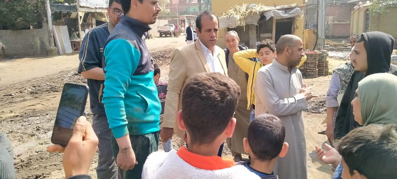 استجابه سريعه لـ "حواديت أون لاين" أبو شنب يرسل سيارة لشفط مياه الأمطار بقرية العزيزية فى البدرشين 2 استجابه سريعه لـ "حواديت أون لاين" أبو شنب يرسل سيارة لشفط مياه الأمطار بقرية العزيزية فى البدرشين