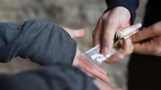 حبس عاطل متهم بالإتجار فى المواد المخدرة بالمنيب