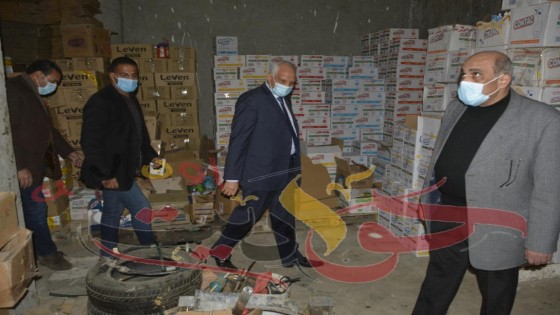 خلال جولته التفقدية لتطوير كورنيش المريوطية وشارع ترسا .. محافظ الجيزة يغلق مخزن للمنظفات .. والسبب!!