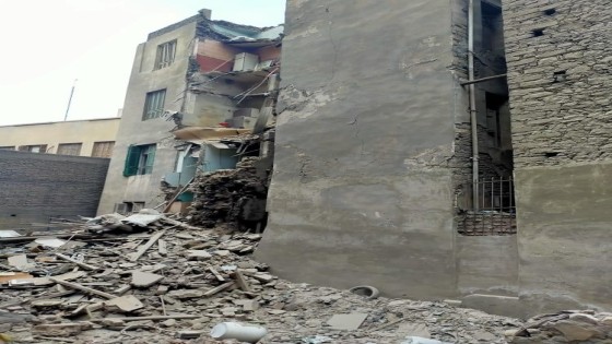 انهيار جزئى بعقار طراز معمارى أخلاه حى السيدة زينب يناير الماضى
