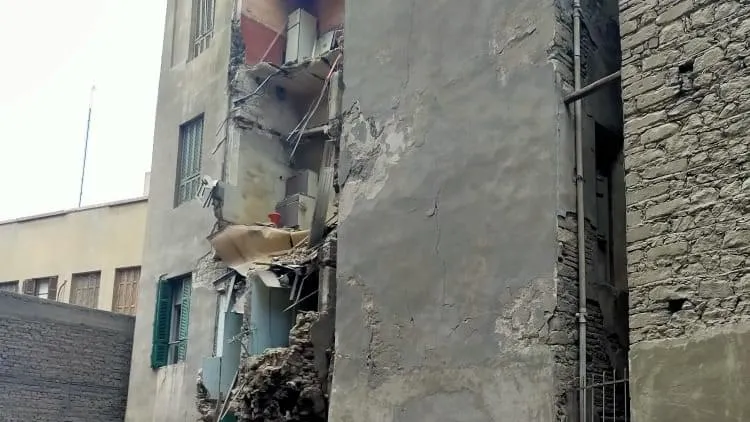 انهيار جزئى بعقار طراز معمارى أخلاه حى السيدة زينب يناير الماضى