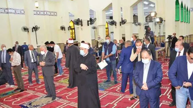 هذا ما أبكى وزير المالية أثناء صلاة الجمعة بجنوب سيناء