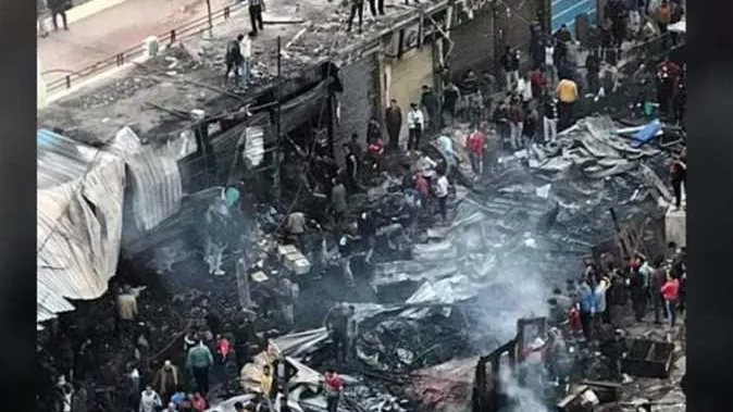 نشوب حريق في أكشاك محطة قطارات الزقازيق.. الحماية المدينة تدفع بـ 10 سيارات لتتمكن من الاخماد دون خسائر بشرية
